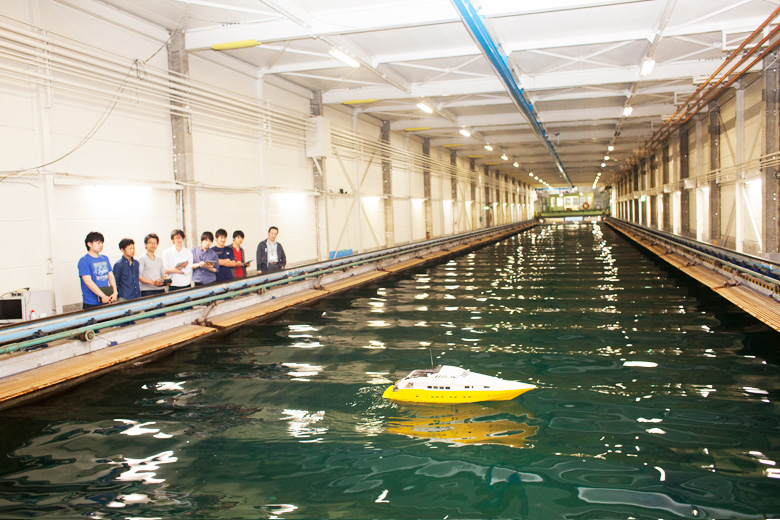 Unique facility: large experimental aquarium